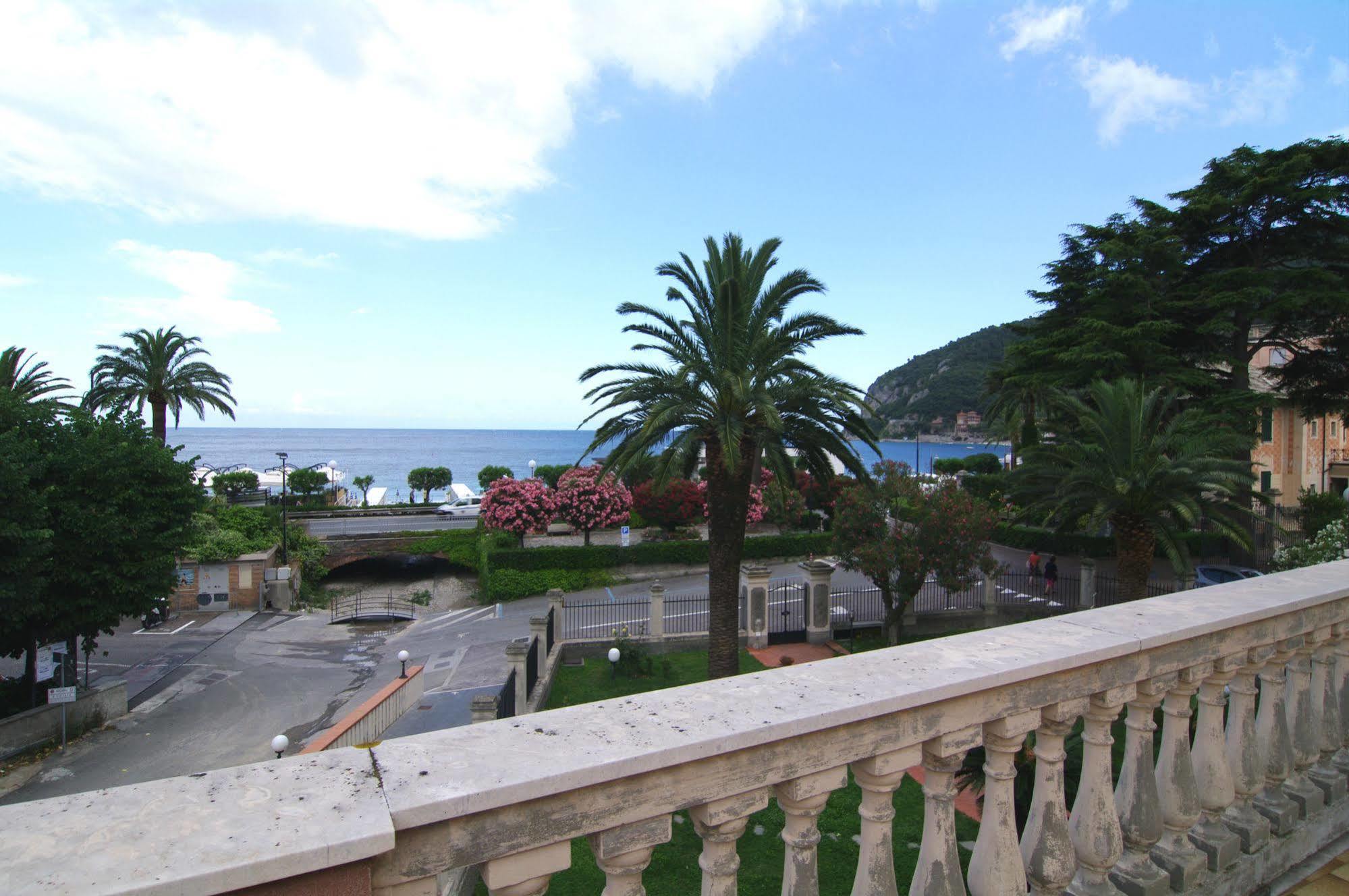 Albergo Madri Pie Noli Exterior foto