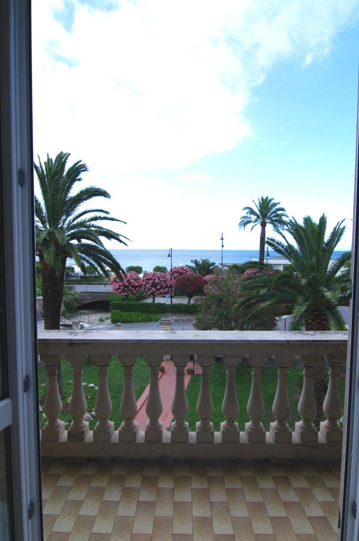Albergo Madri Pie Noli Exterior foto