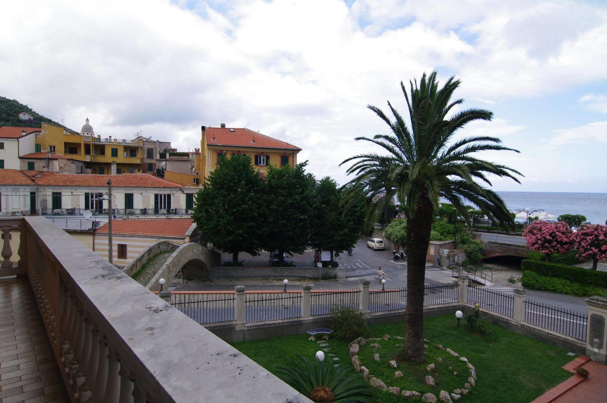 Albergo Madri Pie Noli Exterior foto