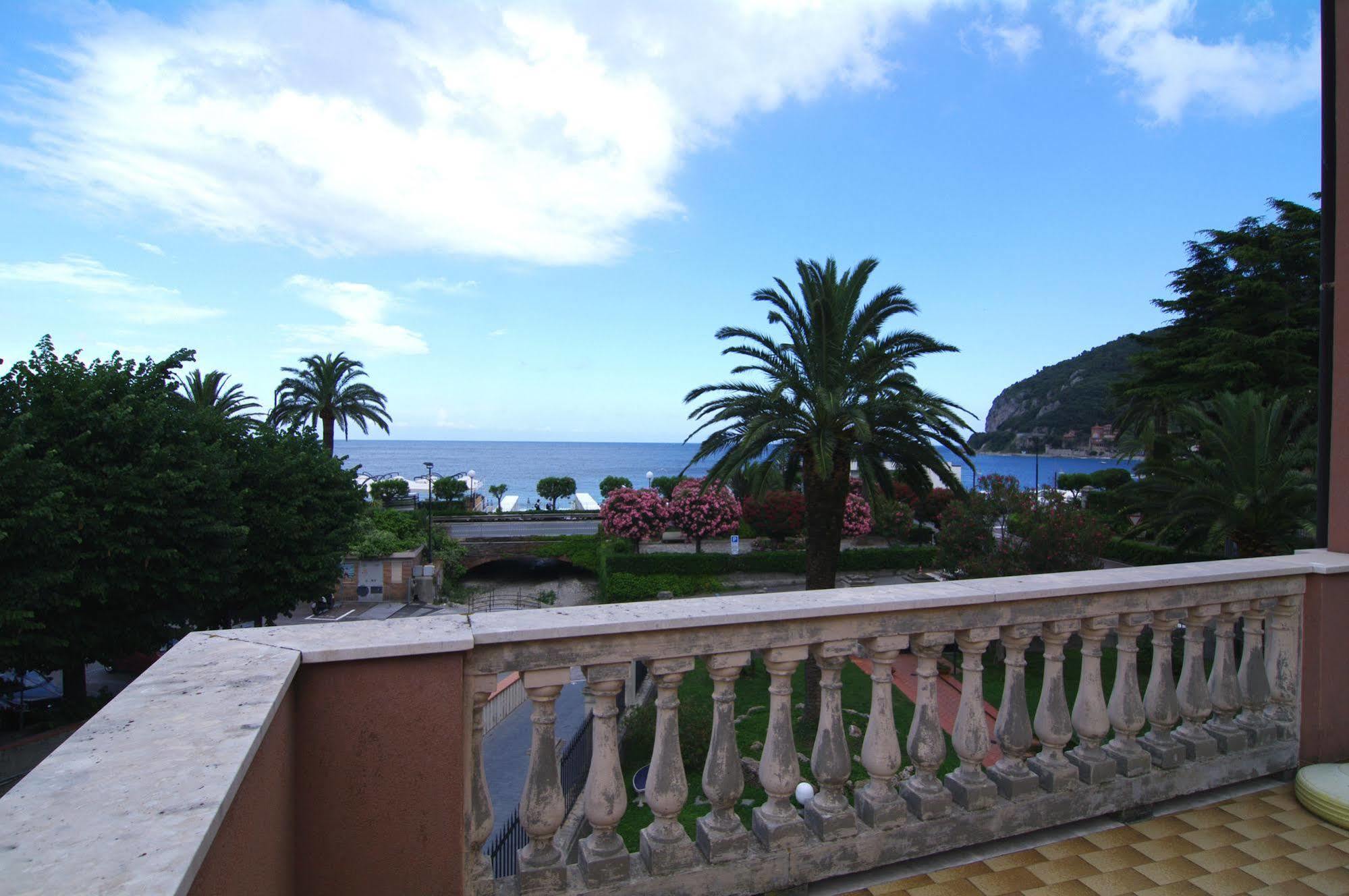 Albergo Madri Pie Noli Exterior foto